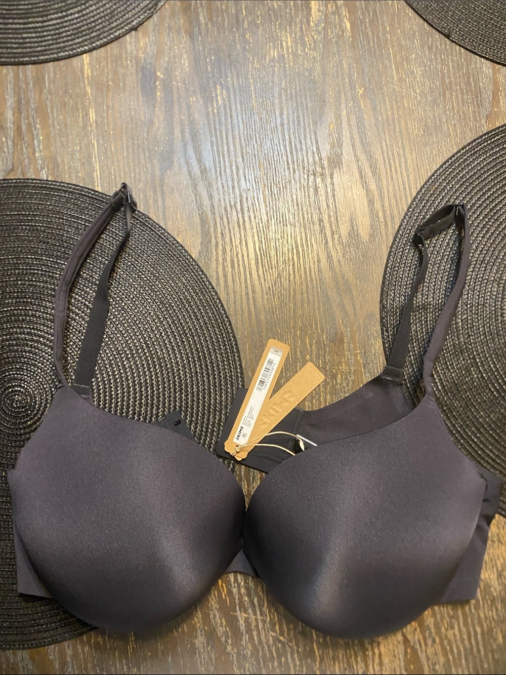 SKIMS ultimate push up plunge 38D onyx Bra NWT creases in pads